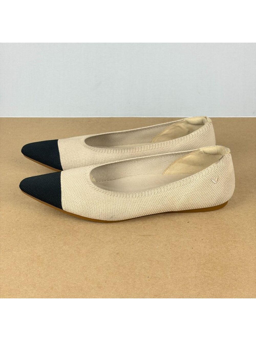 Vivaia Margot 2.0 Pointed Toe Flats Womens 9 EU 40 Beige Black Cap Toe Slip on